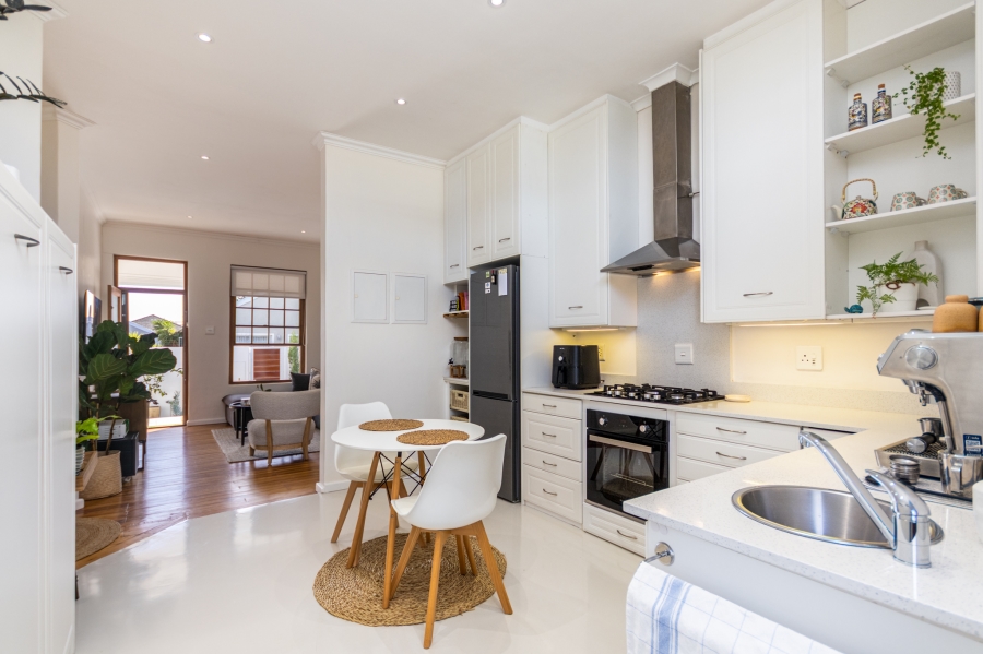 2 Bedroom Property for Sale in Claremont Western Cape